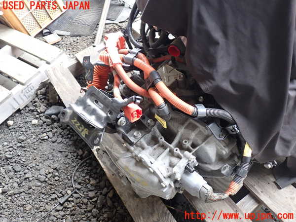 1UPJ-22383010]エスクァイアハイブリッド(ZWR80G)ミッション AT 2ZR-FXE 中古_m0001.jpg