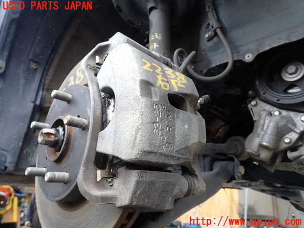 5UPJ-22384080]エスクァイアハイブリッド(ZWR80G)右フロントキャリパー 中古_m0001.jpg
