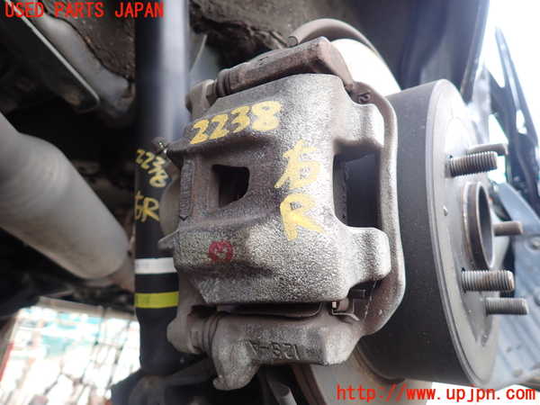 5UPJ-22384090]エスクァイアハイブリッド(ZWR80G)右リアキャリパー 中古_m0001.jpg