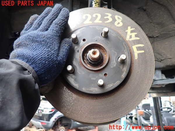 5UPJ-22384295]エスクァイアハイブリッド(ZWR80G)左フロントナックルハブ 中古_m0001.jpg