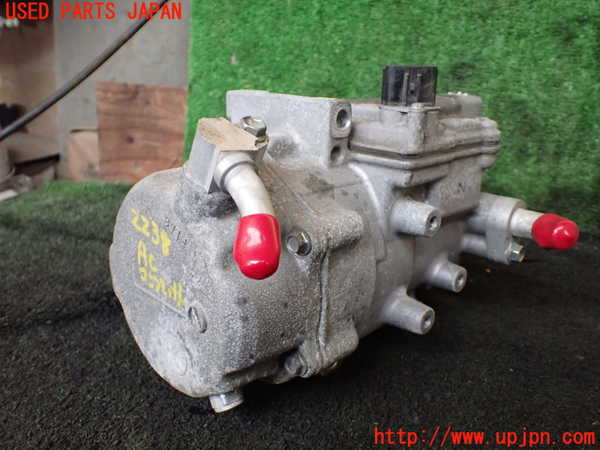 5UPJ-22386025]エスクァイアハイブリッド(ZWR80G)エアコンコンプレッサー 中古_m0002.jpg