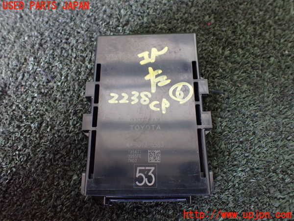 5UPJ-22386151]エスクァイアハイブリッド(ZWR80G)コンピューター6 (ゲートウェイ) 中古_m0001.jpg