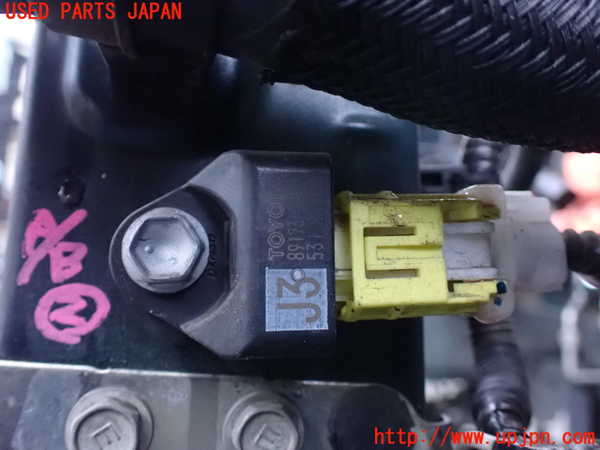 5UPJ-22386357]エスクァイアハイブリッド(ZWR80G)エアバッグセンサー2 (助手席（左）側) 中古_m0001.jpg