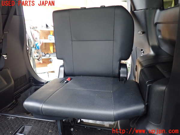 5UPJ-22387265]エスクァイアハイブリッド(ZWR80G)左3列目シート 中古_m0001.jpg