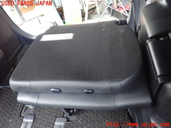 5UPJ-22387265]エスクァイアハイブリッド(ZWR80G)左3列目シート 中古_m0004.jpg