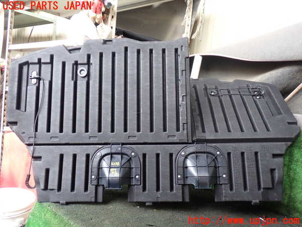 5UPJ-22387771]エスクァイアハイブリッド(ZWR80G)ラゲッジトレイ1 中古_m0002.jpg