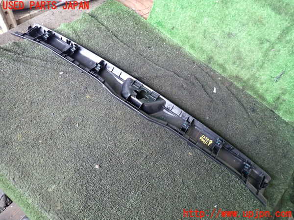 5UPJ-22387772]エスクァイアハイブリッド(ZWR80G)ラゲッジトレイ2 中古_m0002.jpg