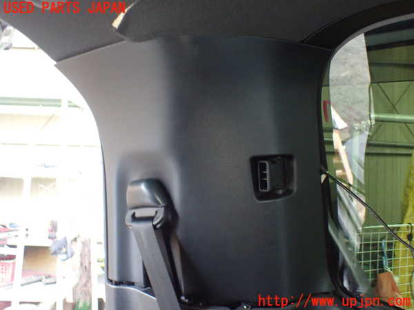 5UPJ-22387680]エスクァイアハイブリッド(ZWR80G)左リアピラートリム 中古_m0001.jpg