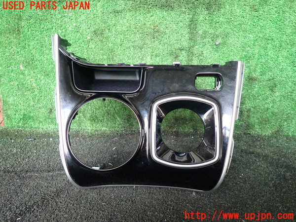 5UPJ-22387691]エスクァイアハイブリッド(ZWR80G)内装トリム類1 中古_m0001.jpg