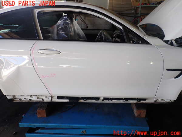 5UPJ-22391230]BMW M4 クーペ(3C30 F82)右ドア 43R-001025 中古_m0001.jpg