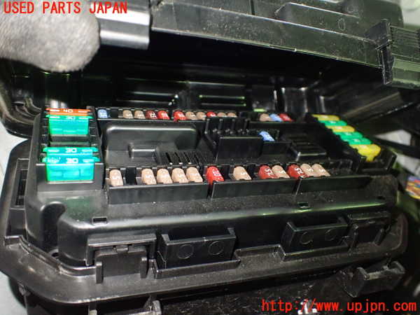 5UPJ-22396743]BMW M4 クーペ(3C30 F82)ヒューズボックス3 中古_m0002.jpg