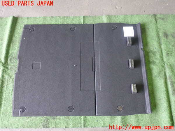 5UPJ-22397771]BMW M4 クーペ(3C30 F82)ラゲッジトレイ1 中古_m0002.jpg
