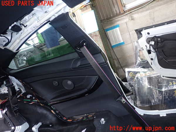 5UPJ-22397680]BMW M4 クーペ(3C30 F82)左リアピラートリム 中古_m0001.jpg