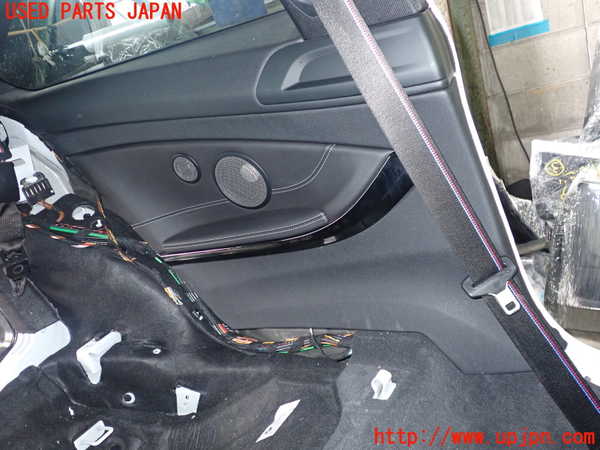 5UPJ-22397680]BMW M4 クーペ(3C30 F82)左リアピラートリム 中古_m0003.jpg