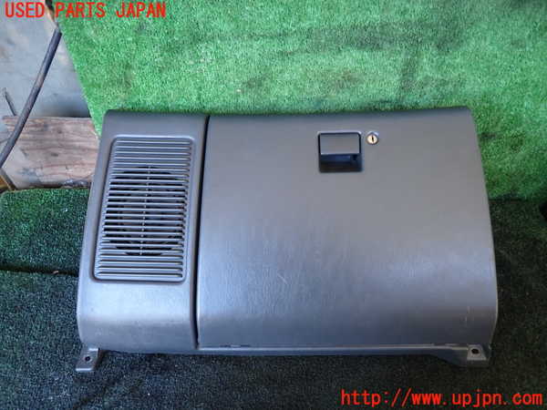 5UPJ-22407516]セリカ GT-FOUR(ST185)グローブボックス1 中古_m0001.jpg
