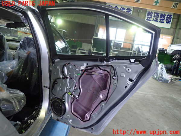 5UPJ-22411290]カローラ ハイブリッド(ZWE214)右後ドア NSG M31Q8 中古_m0005.jpg