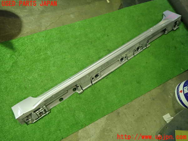 1UPJ-22411392]カローラ ハイブリッド(ZWE214)左サイドステップ 中古_m0001.jpg