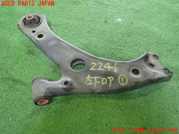 5UPJ-22415186]カローラ ハイブリッド(ZWE214)左フロントロアアーム1 中古_m0001.jpg