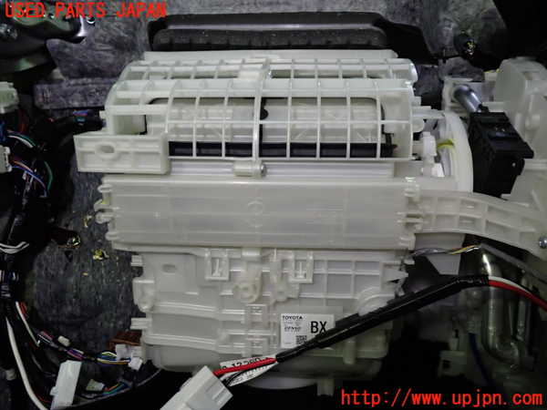 5UPJ-22416081]カローラ ハイブリッド(ZWE214)エバポレーター1 中古_m0003.jpg