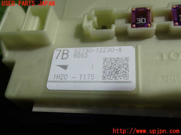 5UPJ-22416741]カローラ ハイブリッド(ZWE214)ヒューズボックス1 中古_m0002.jpg