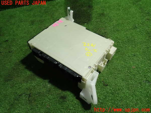 5UPJ-22416741]カローラ ハイブリッド(ZWE214)ヒューズボックス1 中古_m0003.jpg