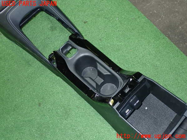 5UPJ-22417540]カローラ ハイブリッド(ZWE214)センターコンソール 中古_m0004.jpg