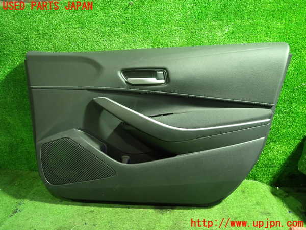 5UPJ-22411234]カローラ ハイブリッド(ZWE214)右前ドア内張り 中古_m0001.jpg