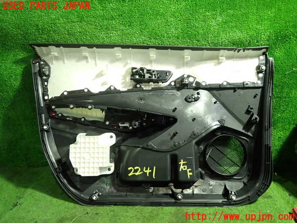 5UPJ-22411234]カローラ ハイブリッド(ZWE214)右前ドア内張り 中古_m0004.jpg