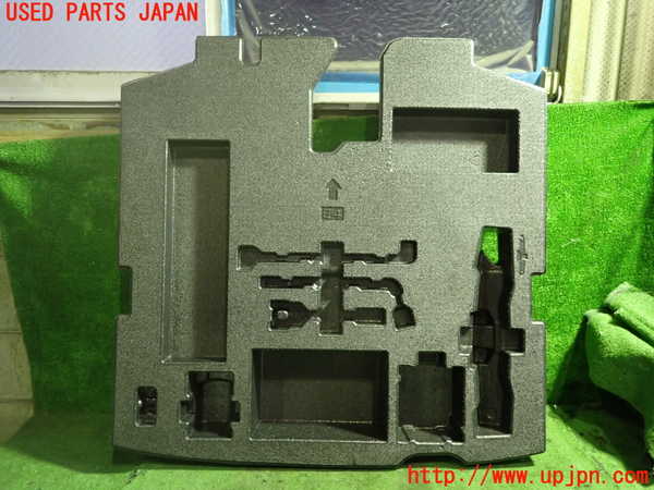 5UPJ-22417773]カローラ ハイブリッド(ZWE214)ラゲッジトレイ3 中古_m0001.jpg