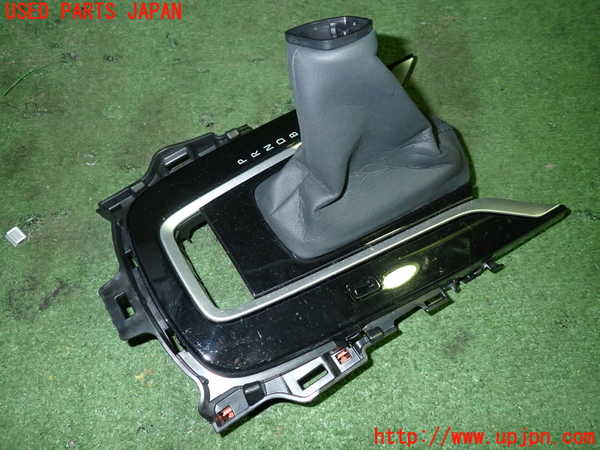 5UPJ-22417575]カローラ ハイブリッド(ZWE214)シフトブーツ 中古_m0002.jpg