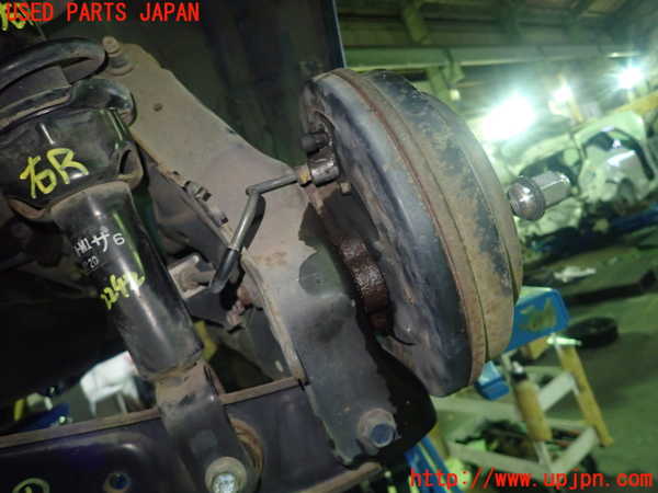 1UPJ-22424300]シビック(EK2)右リアナックルハブ 中古_m0002.jpg