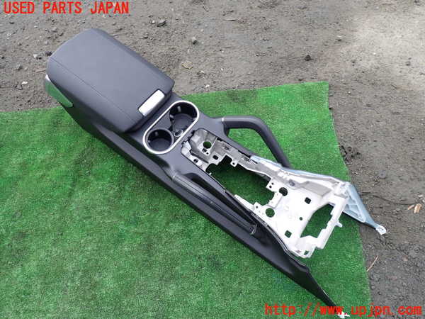 5UPJ-22447540]ポルシェ・カイエン(92ACEY)センターコンソール 中古_m0001.jpg