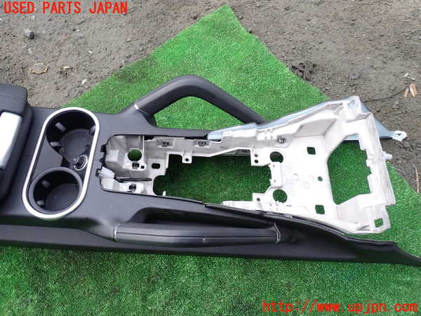 5UPJ-22447540]ポルシェ・カイエン(92ACEY)センターコンソール 中古_m0002.jpg