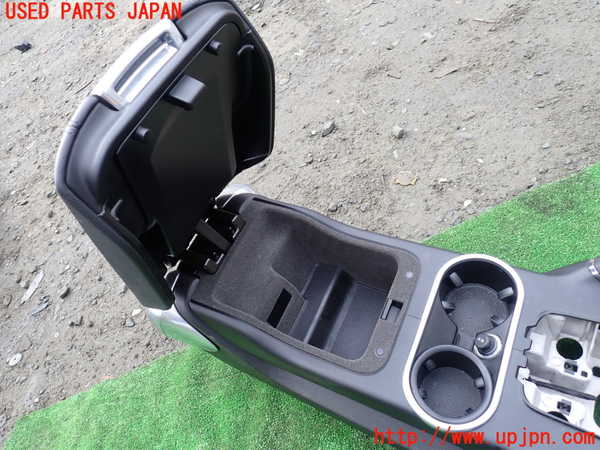 5UPJ-22447540]ポルシェ・カイエン(92ACEY)センターコンソール 中古_m0003.jpg