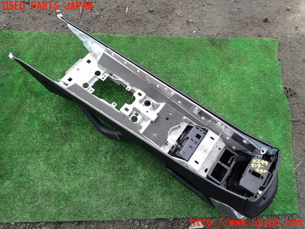 5UPJ-22447540]ポルシェ・カイエン(92ACEY)センターコンソール 中古_m0005.jpg