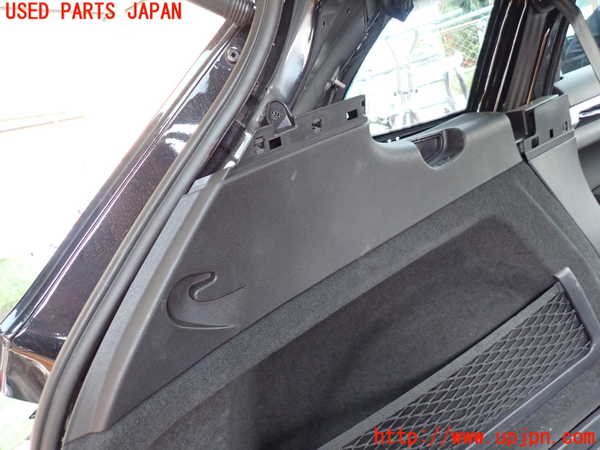 5UPJ-22447680]ポルシェ・カイエン(92ACEY)左リアピラートリム 中古_m0002.jpg