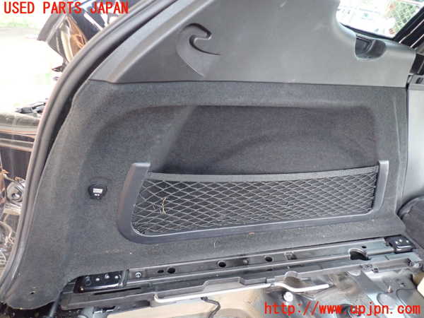 5UPJ-22447680]ポルシェ・カイエン(92ACEY)左リアピラートリム 中古_m0003.jpg