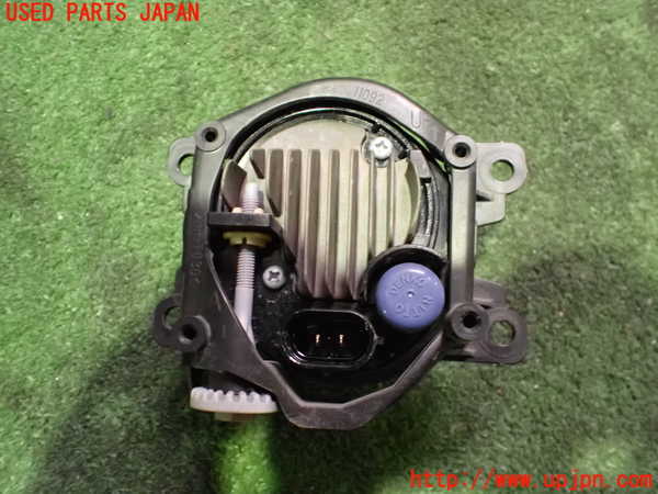 2UPJ-22451180]アウトランダーPHEV(GG2W)右フォグ 中古_m0003.jpg