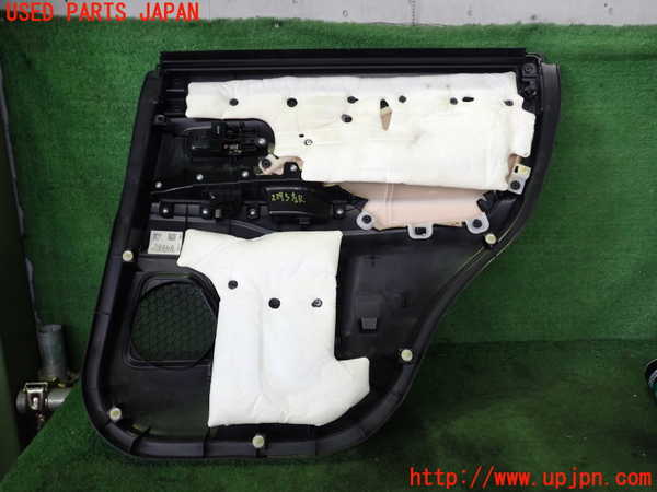 2UPJ-22451324]アウトランダーPHEV(GG2W)左後ドア内張り 中古_m0002.jpg