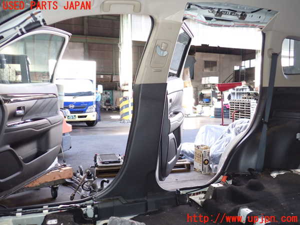 2UPJ-22457665]アウトランダーPHEV(GG2W)右センターピラートリム 中古_m0001.jpg