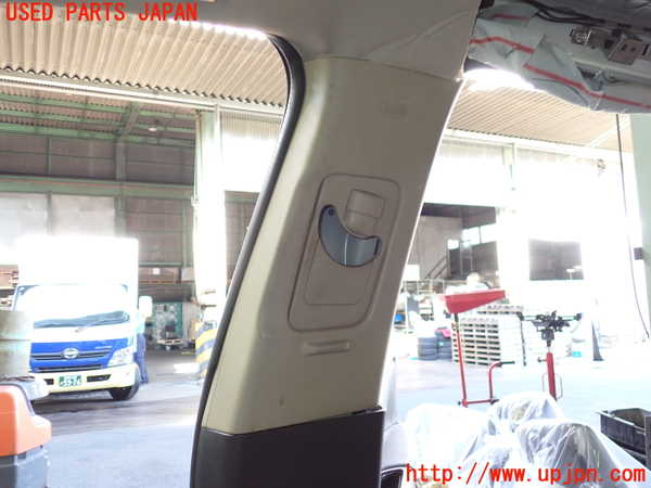 2UPJ-22457665]アウトランダーPHEV(GG2W)右センターピラートリム 中古_m0002.jpg