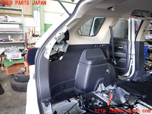 2UPJ-22457680]アウトランダーPHEV(GG2W)左リアピラートリム 中古_m0001.jpg