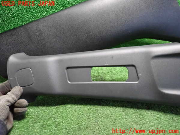 2UPJ-22467665]インプレッサ WRX-STi(GVB)右センターピラートリム 中古_m0002.jpg