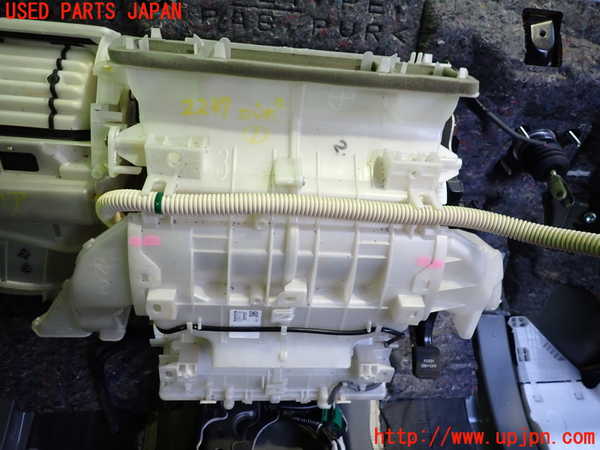 2UPJ-22476081]プリウスα(ZVW41W)エバポレーター1 中古_m0001.jpg