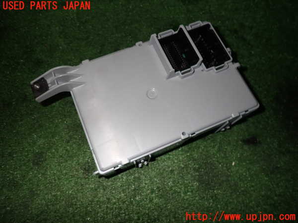 5UPJ-22496741]アバルト・595(31214T)ヒューズボックス1 中古_m0002.jpg