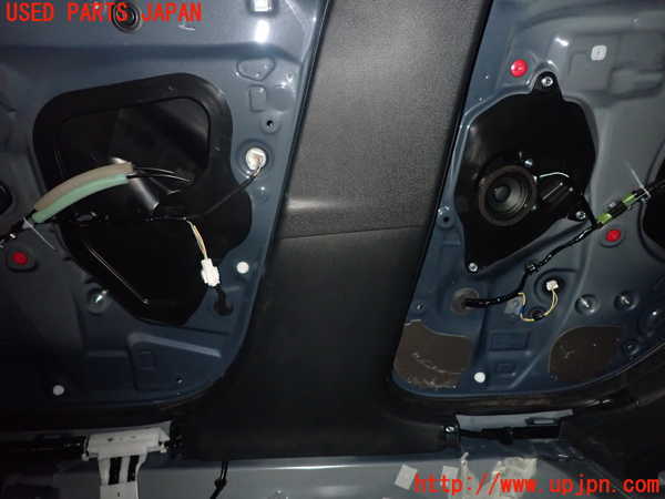 2UPJ-22507665]CX-30(DMFP)右センターピラートリム 中古_m0002.jpg
