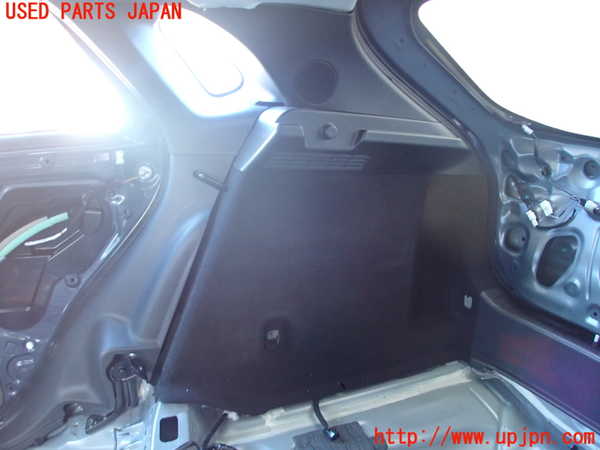 2UPJ-22507675]CX-30(DMFP)右リアピラートリム 中古_m0001.jpg