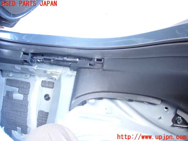 2UPJ-22507675]CX-30(DMFP)右リアピラートリム 中古_m0004.jpg