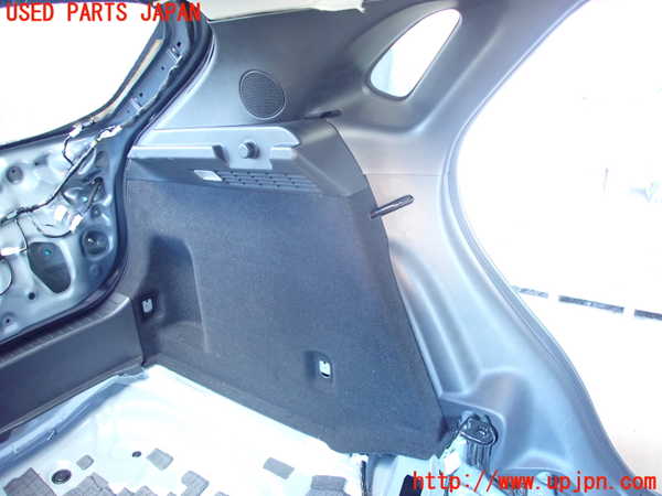 2UPJ-22507680]CX-30(DMFP)左リアピラートリム 中古_m0001.jpg