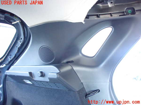 2UPJ-22507680]CX-30(DMFP)左リアピラートリム 中古_m0002.jpg